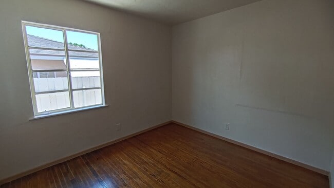 Building Photo - Newly Remodeled 4 Bed 3 Bath in Chula Vist...