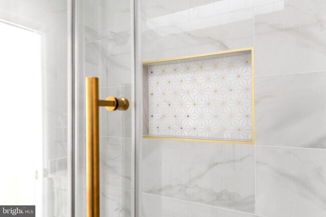 Building Photo - 700 N Mansfield St