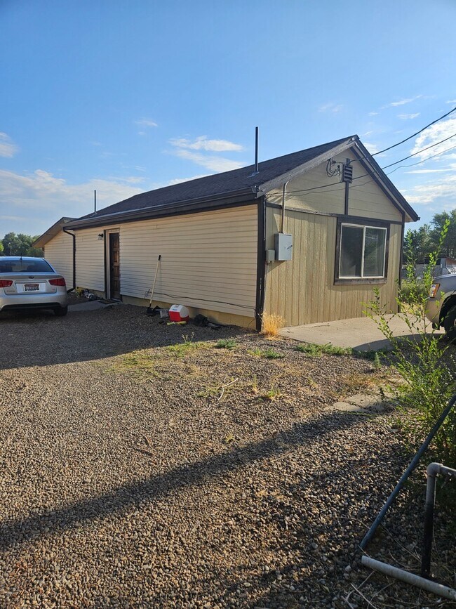 Building Photo - 560 SW Paiute St
