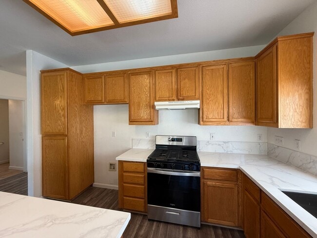 Building Photo - 4-bedroom two story home in Sylvan School ...
