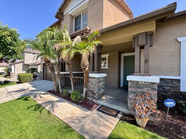 Building Photo - Beautiful Corona Pool Home with 4 bedroom ...