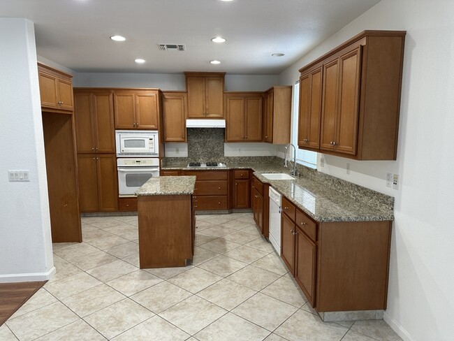 Building Photo - 91 W Recreo Ct