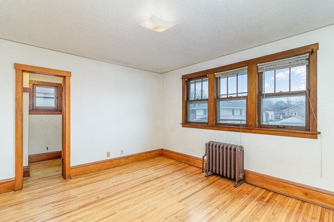 Building Photo - 3 Bed | 1 Bath in Heart of St. Paul