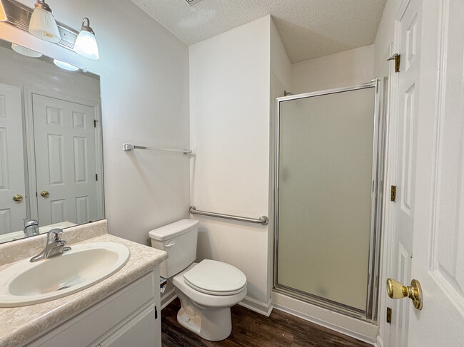 Building Photo - 7 Clayton Ln