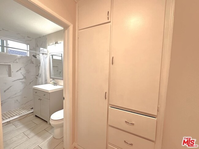 Building Photo - 2027 Euclid St