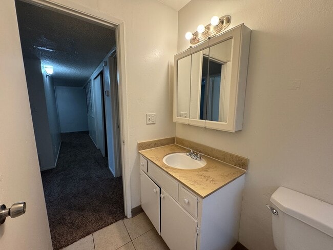 Building Photo - Three Bed, Two Bath Home In North Stockton