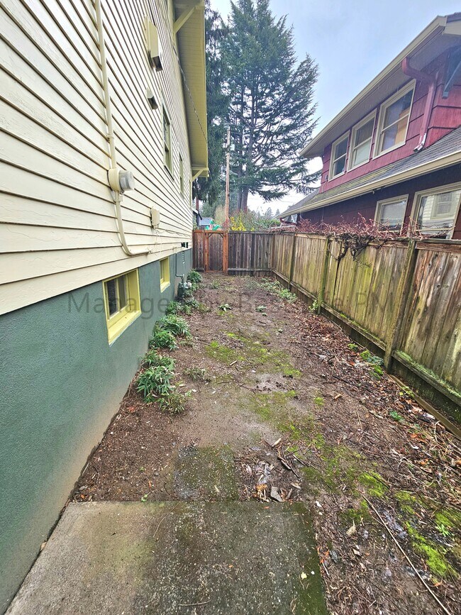 Building Photo - 223 NE 62nd Ave