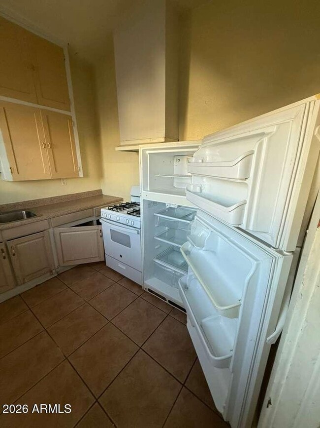 Building Photo - 716 11th St