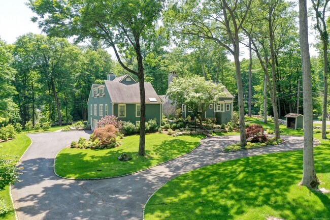Primary Photo - 13 Huckleberry Hill Rd