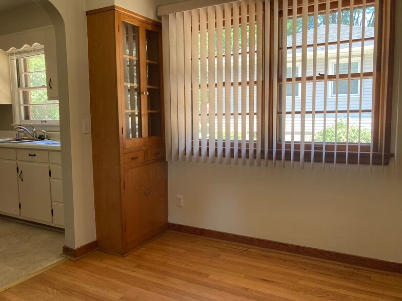Building Photo - 418 S Owen Dr