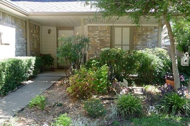 Building Photo - 4844 Thistledown Dr