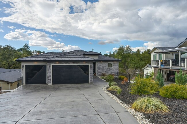 Building Photo - Waterfront 4 bed 4 bath 3,887 sq. ft.