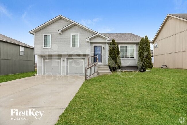 Building Photo - 8908 NE Paw Paw Dr