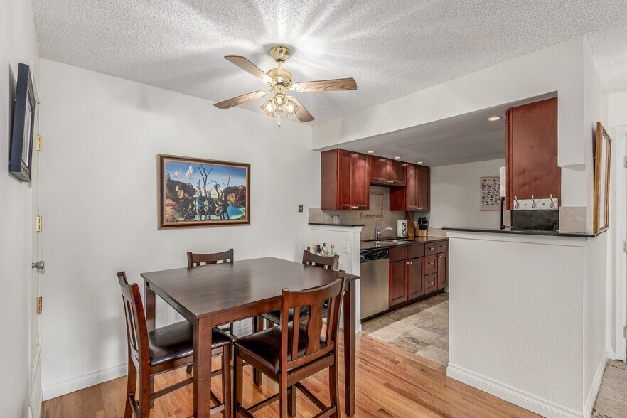 Building Photo - 8335 Fairmount Dr
