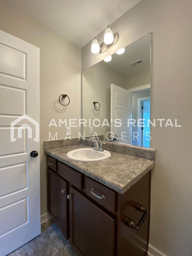 Building Photo - Home for Rent in Talladega, AL!!! AVAILABLE NOW!!!