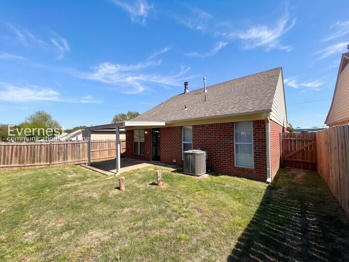 Building Photo - 1208 W E Ross Pkwy