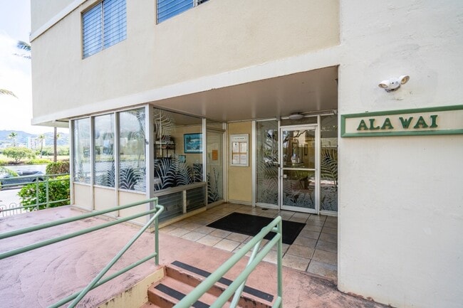 Building Photo - 2355 Ala Wai Blvd