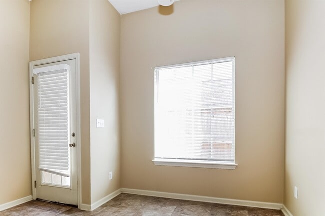 Building Photo - 1393 Marhill Cove