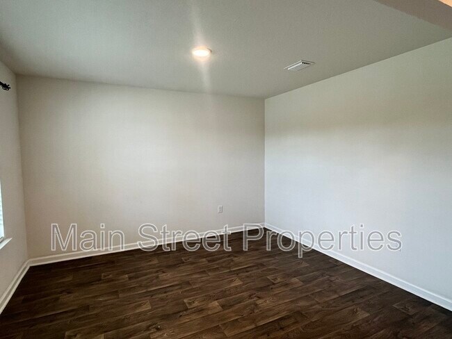 Building Photo - 5862 Blackhorse Cir