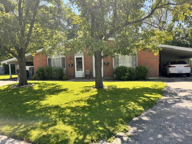 Building Photo - 912-914 La Tourrette Ct