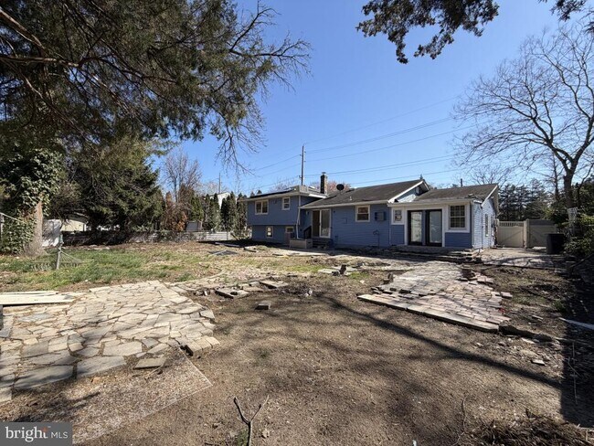 Building Photo - 322 W Nicholson Rd