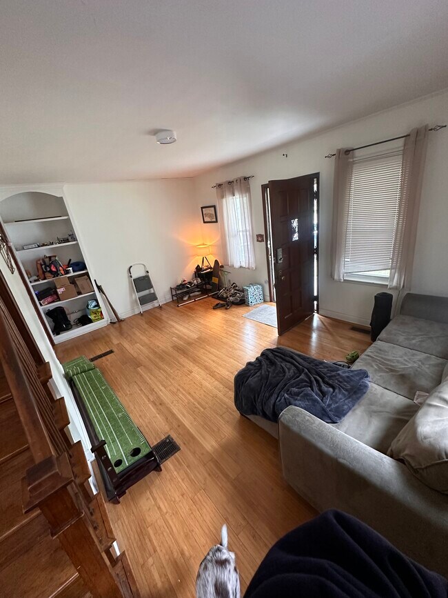 Foyer/Entrance Living Area - 1420 Meadow Rd