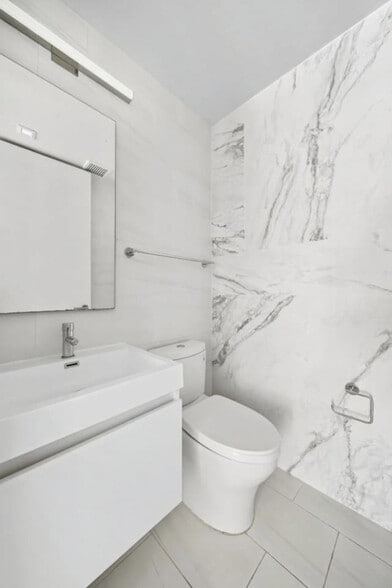 Building Photo - 132 W 26th St
