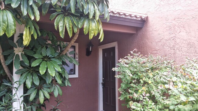 Building Photo - Beautiful  Furnished 1/1 condo x Rent  in Winter Park Next to Full Sail University !
