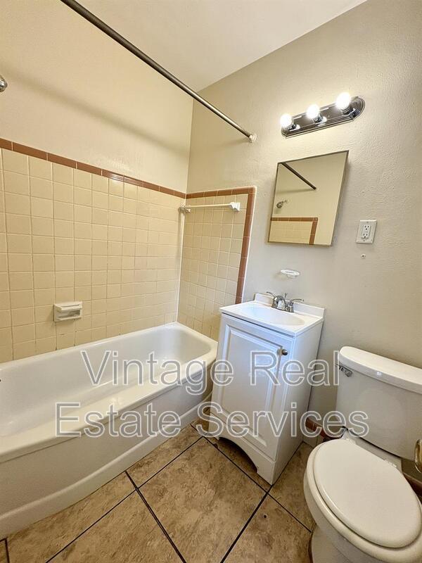 Building Photo - 2168 8th Ave N