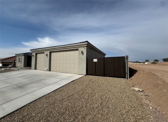 Building Photo - 3471 Sunglow Dr