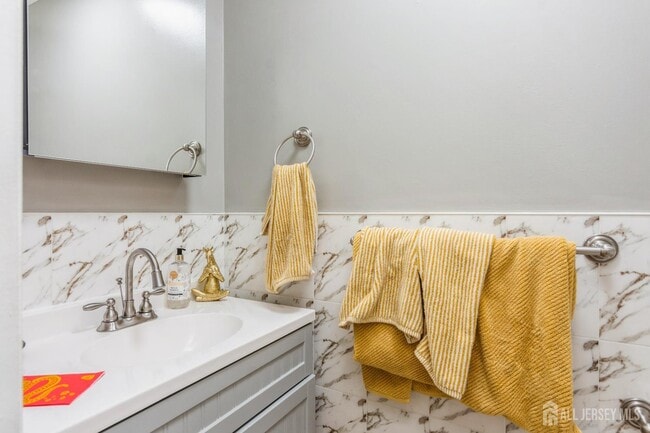 Building Photo - 217 Silver Ln