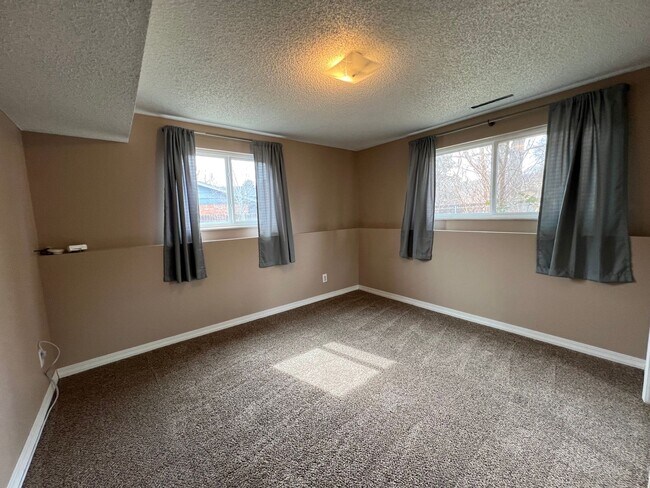 Building Photo - 4 Bedroom Updated Home in Garden Ranch