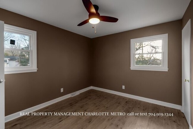 Building Photo - A Cozy Rock Hill Retreat Close to It All