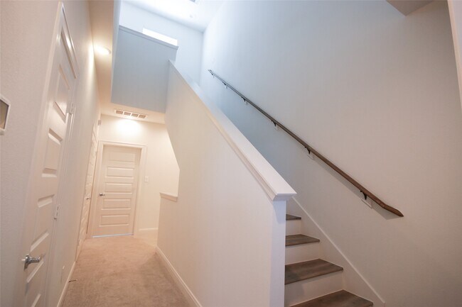 Building Photo - 1909 Maury St