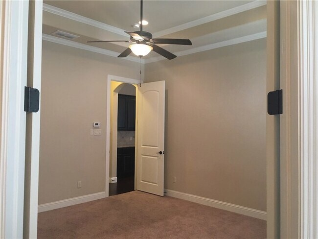 Building Photo - 8633 Ludlow Dr