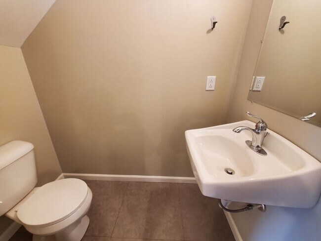 Building Photo - 213 Cane Creek Ln