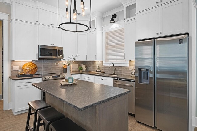 Building Photo - 1705 Double Oak Trl