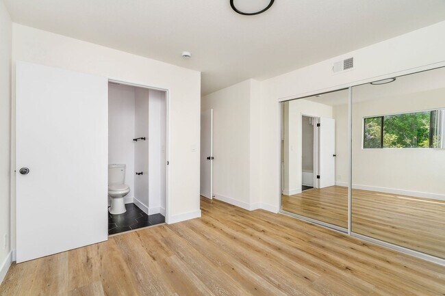 Building Photo - 2500 Abbot Kinney Blvd