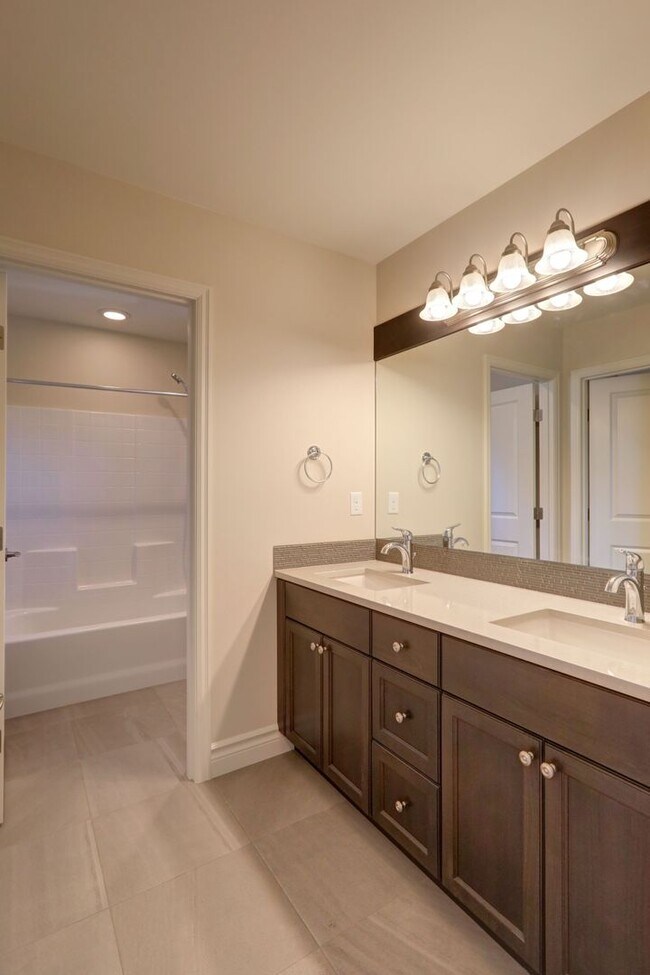 Building Photo - Spacious Custom Home with High-End Finishes Near Lake Sammamish