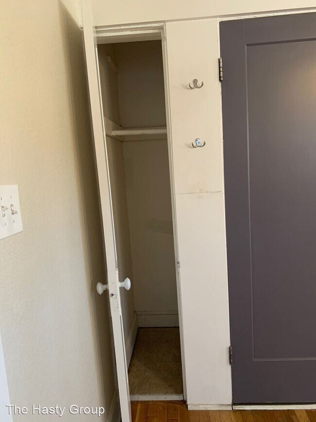 Building Photo - 2 br, 1 bath House - 3241 Gillham Rd - Unit 1