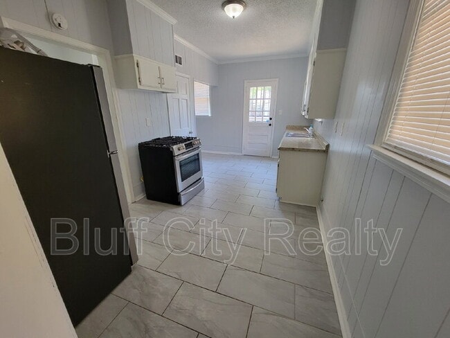 Building Photo - 925 N Trezevant St