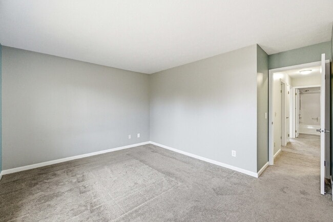 Building Photo - 3-Bedroom Townhouse with Yard & Privacy in Harrisonburg