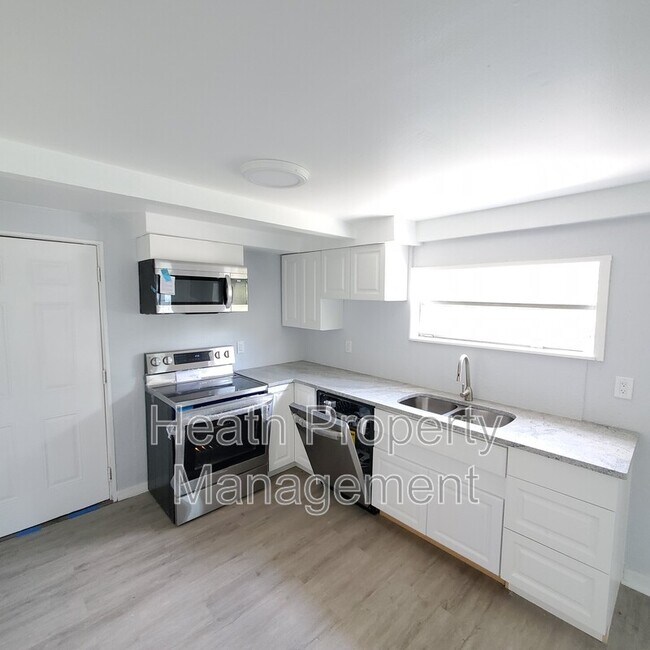 Building Photo - 1735 25th St S