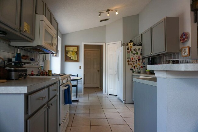 Building Photo - 205 Nicholson Dr