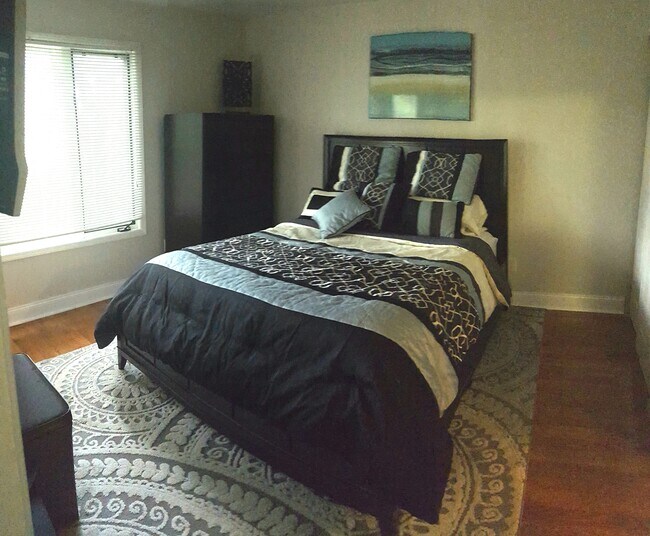 Building Photo - 7 Augusta Dr