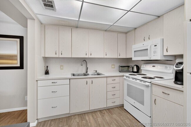 Building Photo - 3030 Wolverton E