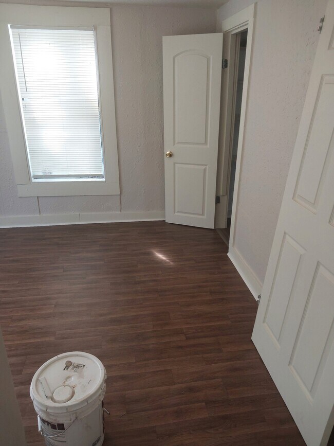 Building Photo - 310 E 13th St