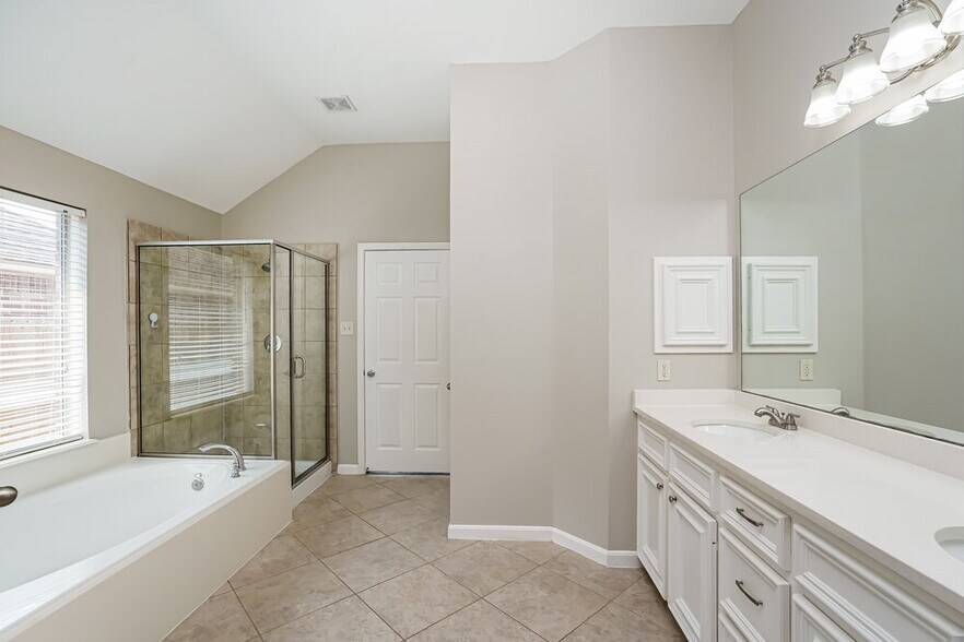 Building Photo - 5403 Belvedere Dr