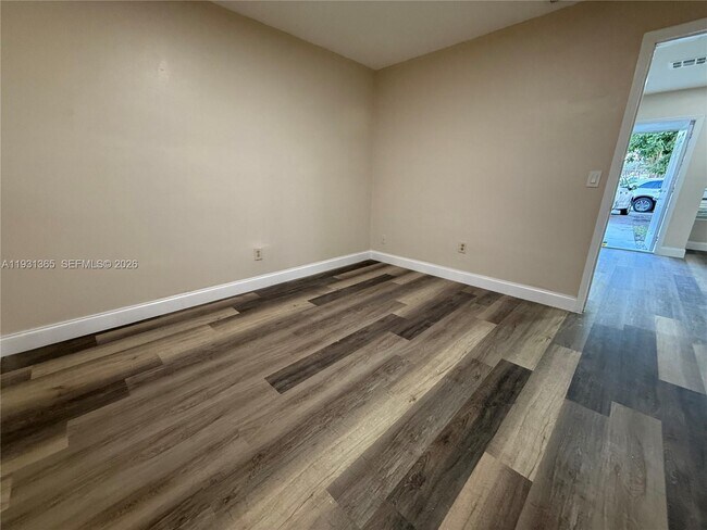 Building Photo - 3033 NW 43rd Ave