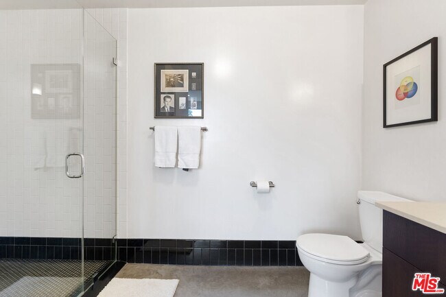 Building Photo - 4111 Sunset Blvd